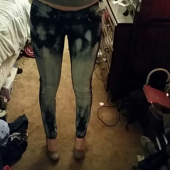 Size 7 YMI Acid Wash Skinny Jeans