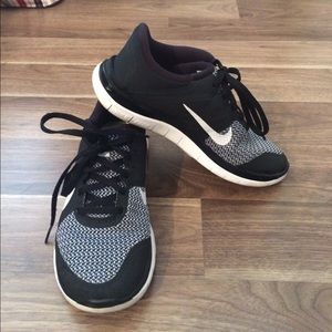 Nike running shoes-no trades and firm offer