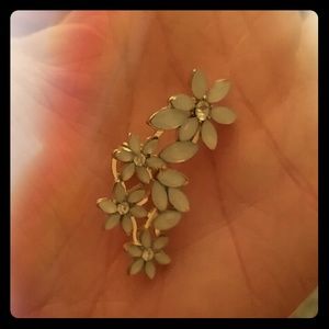 Flower ear cuff