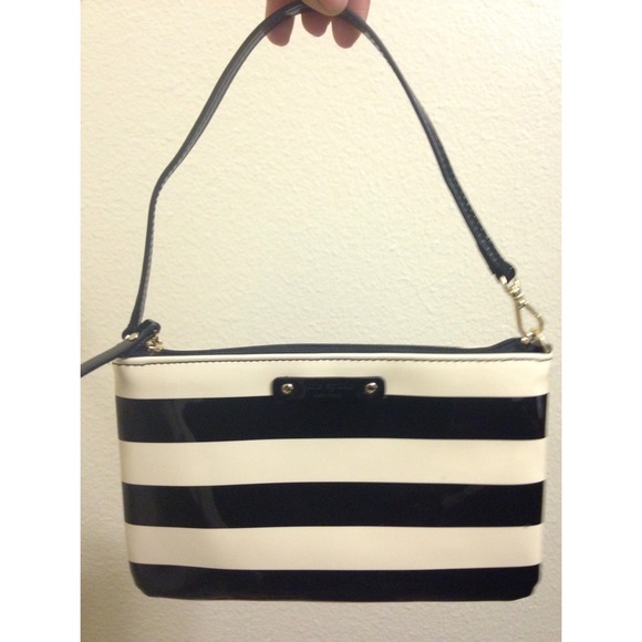 Small Kate Spade purse/wristlet