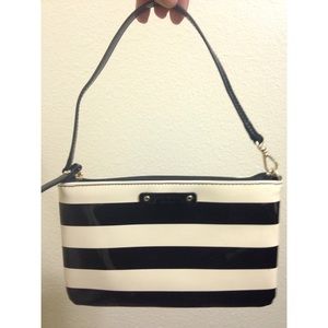 Small Kate Spade purse/wristlet