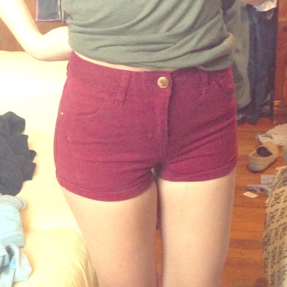 High waisted maroon shorts