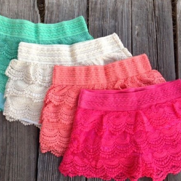 🚫📦SOLD!📦🚫Crochet Colored Shorts in Coral
