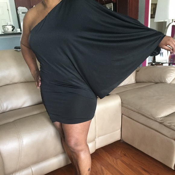 A sexy one shoulder dress !