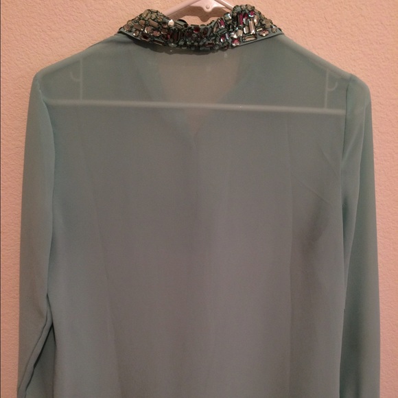 Button up top - Picture 4 of 4