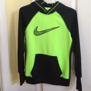 Nike therma dry fit hoodie worn twice