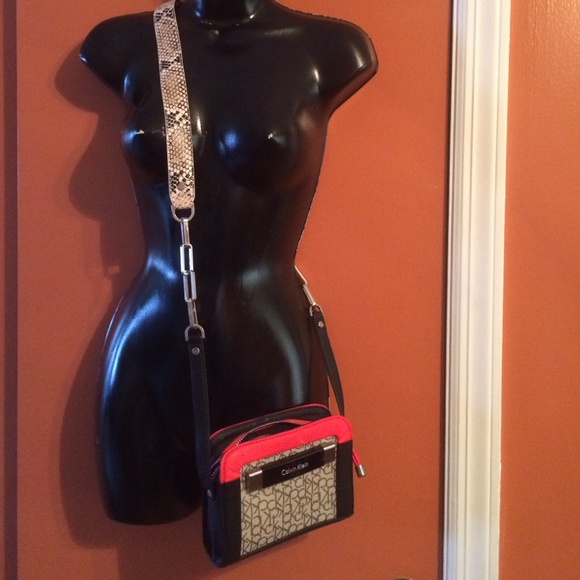 Calvin Klein shoulder bag 6 x 5 x 2 gator strap25