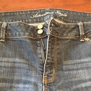American Eagle Capri dark wash jeans!