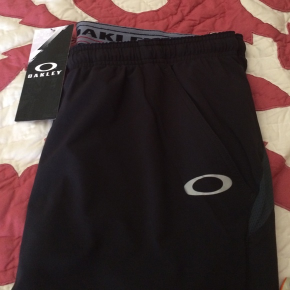 Still in stores! Oakley running pants