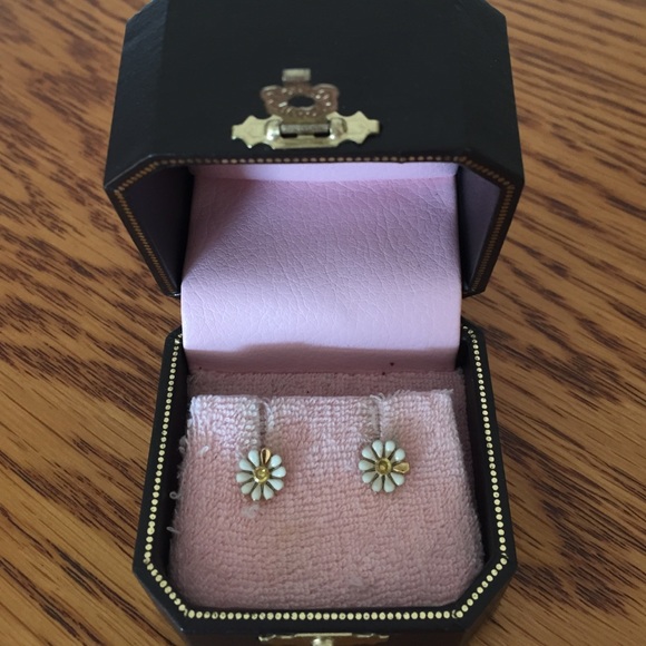 White Studs flower earrings