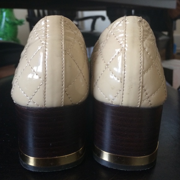 🔴SOLD🔴🎉HP🎉 Tory Burch Signature Logo Shoes - Picture 3 of 4