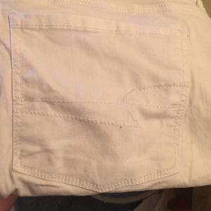 American Eagle white ankle capri pants!