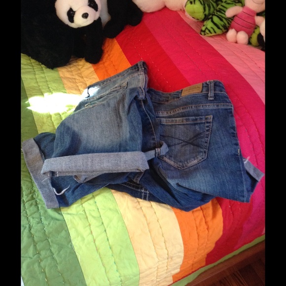 Had to get out my shorts today! Yay, 70 and sunny!