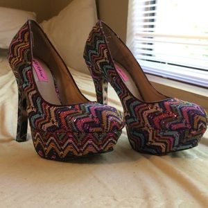 Betsy Johnson Vale Pump