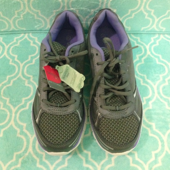 ️NWT Gray w purple trim tennis shoes