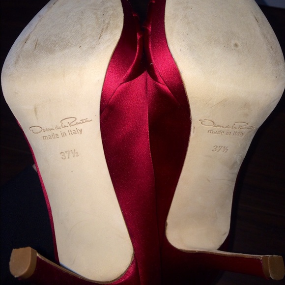Red satin peep toe high heel with broach - Picture 7 of 7