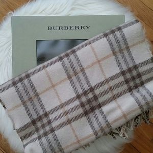 🎀 Host Pick 🎀 Burberry scarf 🎀