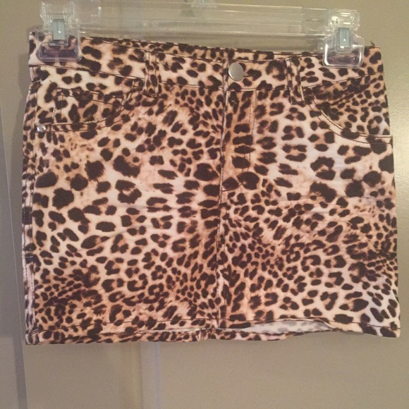 H&M Girls leopard print skirt