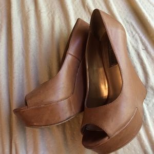 Steve Madden tan wedges