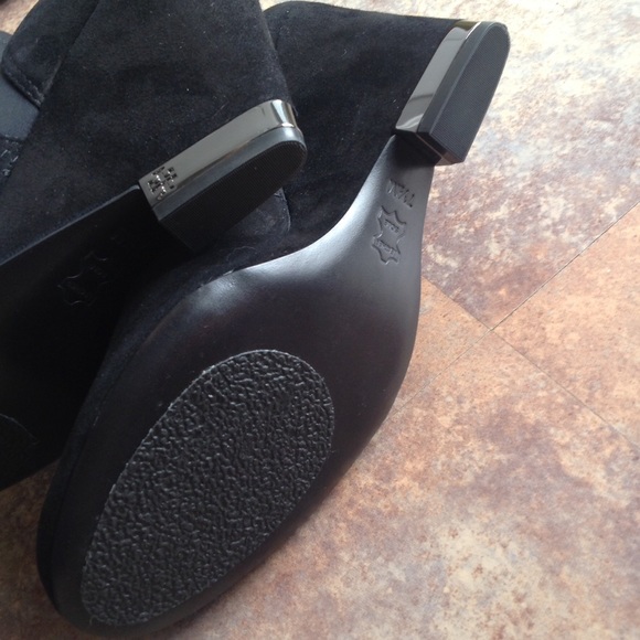 SOLD NEW TORY BURCH BRENDA black wedge suede boots - Picture 3 of 4
