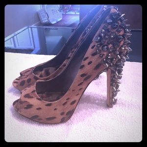 Leopard print spiky pumps