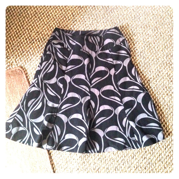 Dresses & Skirts - New without tags pretty skirt