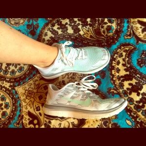 Nike Free 4.0 tennis shoes