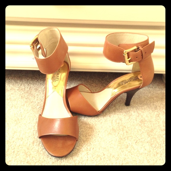 Michael Kors brown leather open toe pump
