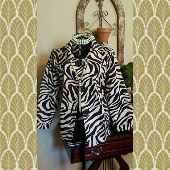Animal print 3/4 sleeve hipster jacket.
