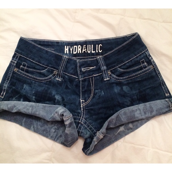 Hydraulic denim shorts