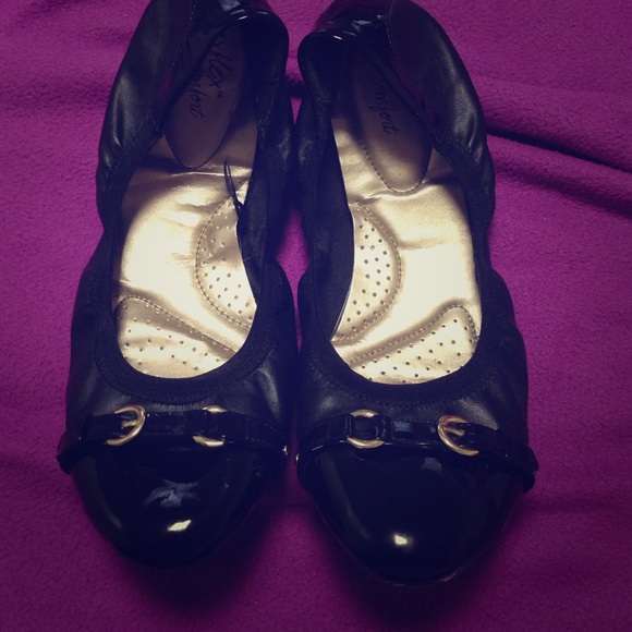 black and gold flats