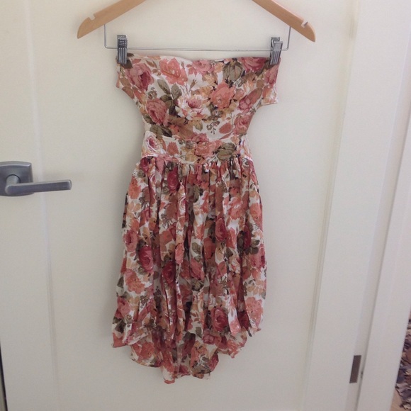 Brandy Melville Dresses & Skirts - Brandy Melville Floral Dress