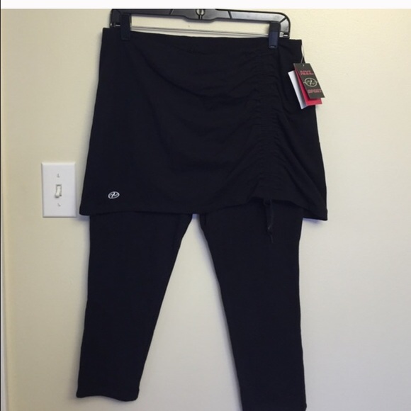 Size large workout pants capris with skirt NEW