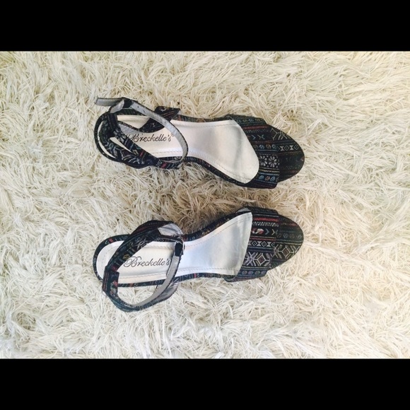 Breckelle's Tribal Platform - Picture 1 of 2