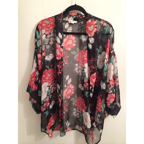 Black & red floral kimono
