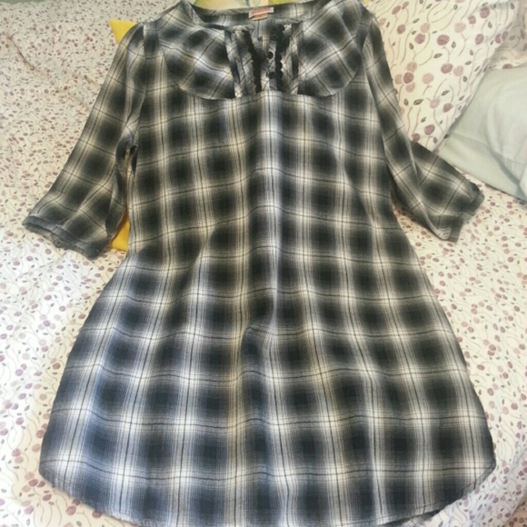 Black and white flannel tunic 💐😇💁