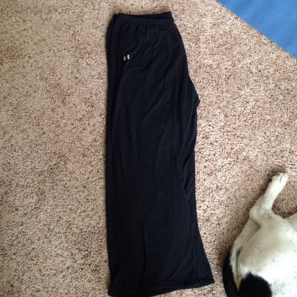 Black under armour capris
