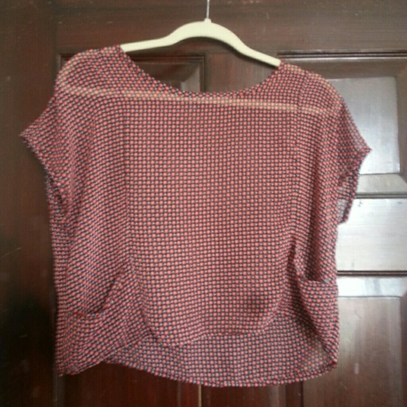Patterned top with pockets - Picture 1 of 1