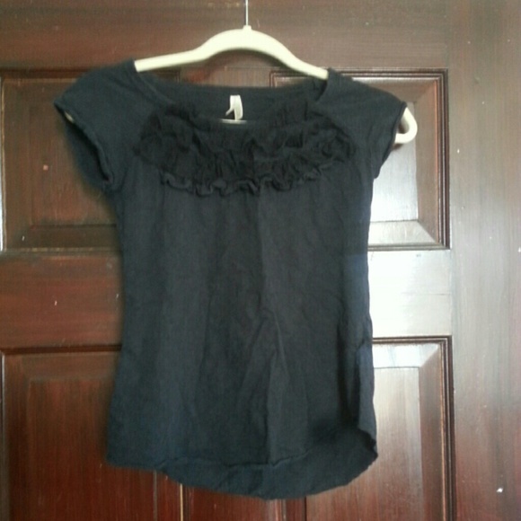 Black t-shirt w/ ruffles - Picture 1 of 1