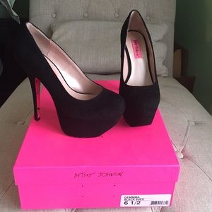 Betsey Johnson black suede Gemma pumps
