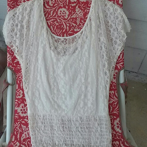 Beautiful, comfie off white blouse