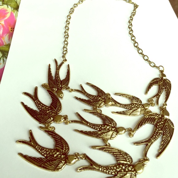 Birds birds everywhere! Necklace wit 10 birds!