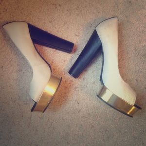 Cute retro heels!