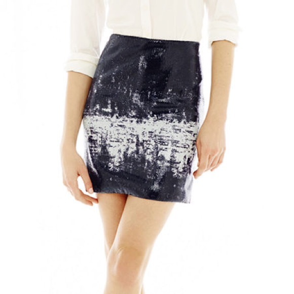 ✨Host Pick✨Joe Fresh sequin skirt - Picture 2 of 5