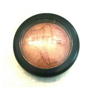 Mac L.E Blush in Sun & Moon