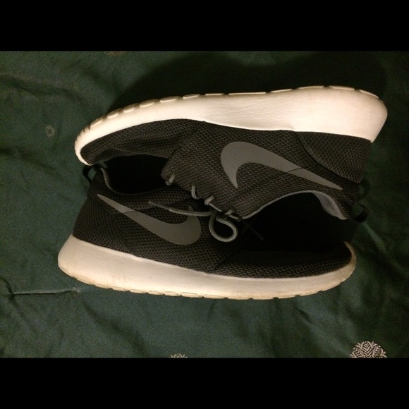 Men's Nike Roshes size 8