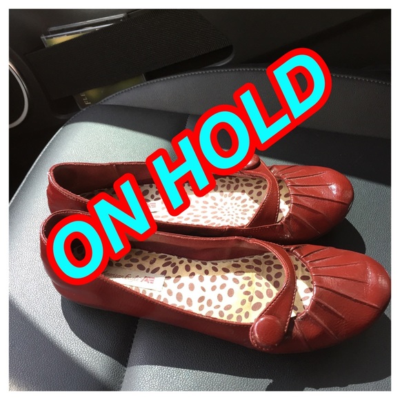 💥ON HOLD💥 FOR Burberrygirl2K💥 Burgundy Flats