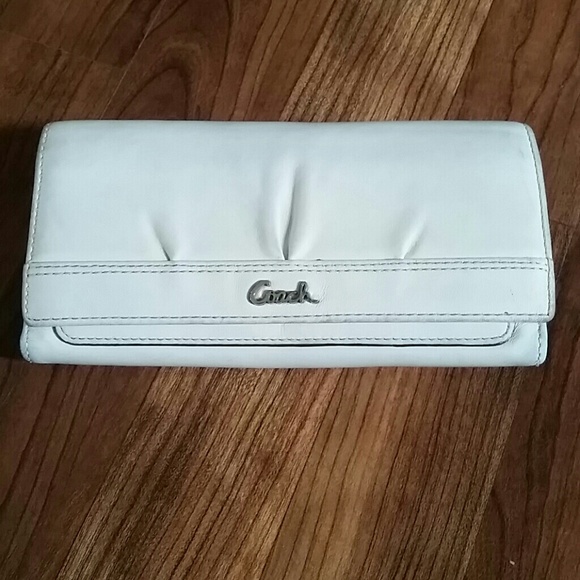 Coach Leather Wallet *PRICE FIRM*