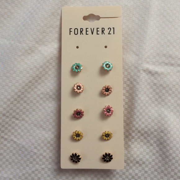 Forever 21 stud flower earrings