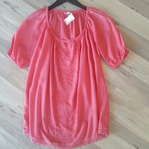 A pea in the pod Maternity top